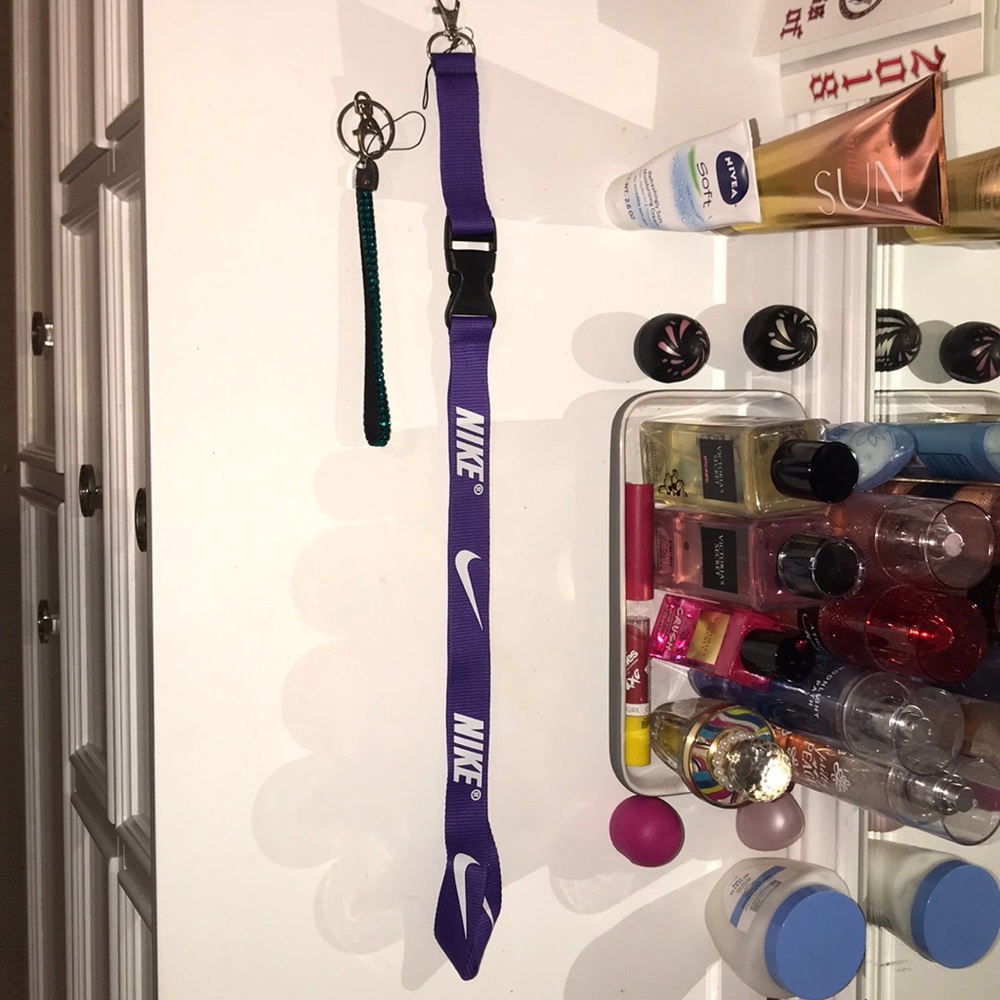 Bundle lanyards